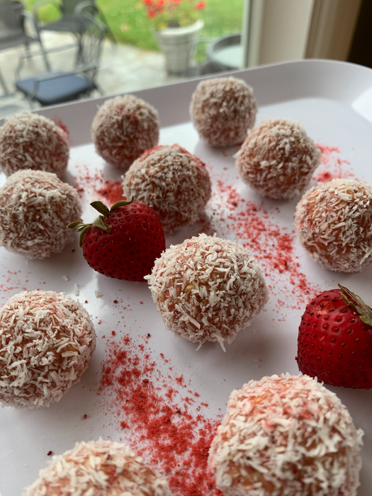 HealthyNut Strawberry cheesecake protein balls